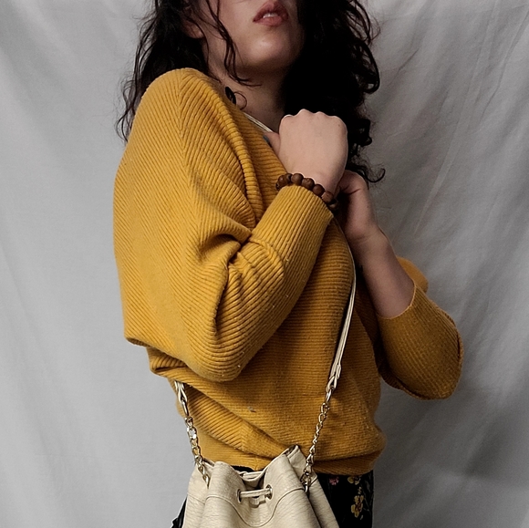 Yellow wide sleeve sweater - Picture 2 of 6
